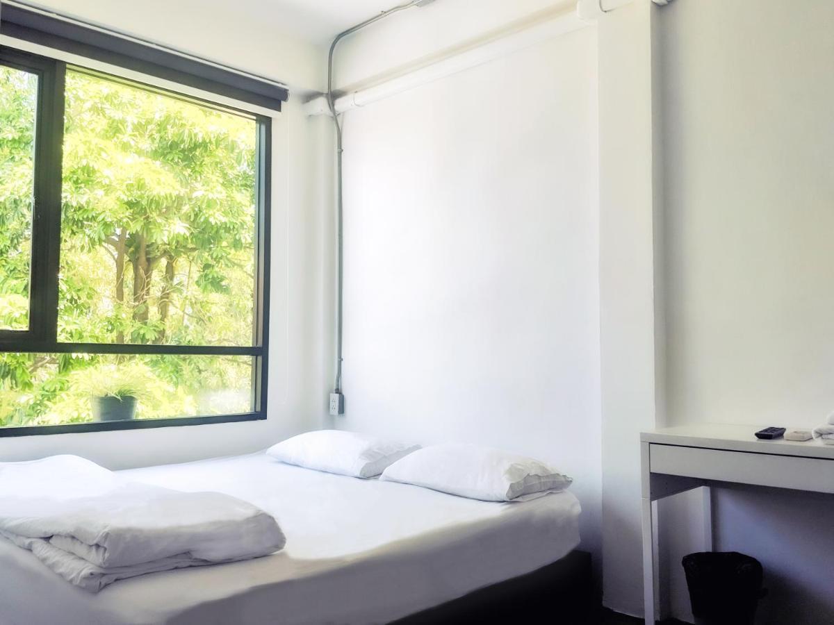 Holy Sheet Hostel Bangkok Exterior photo