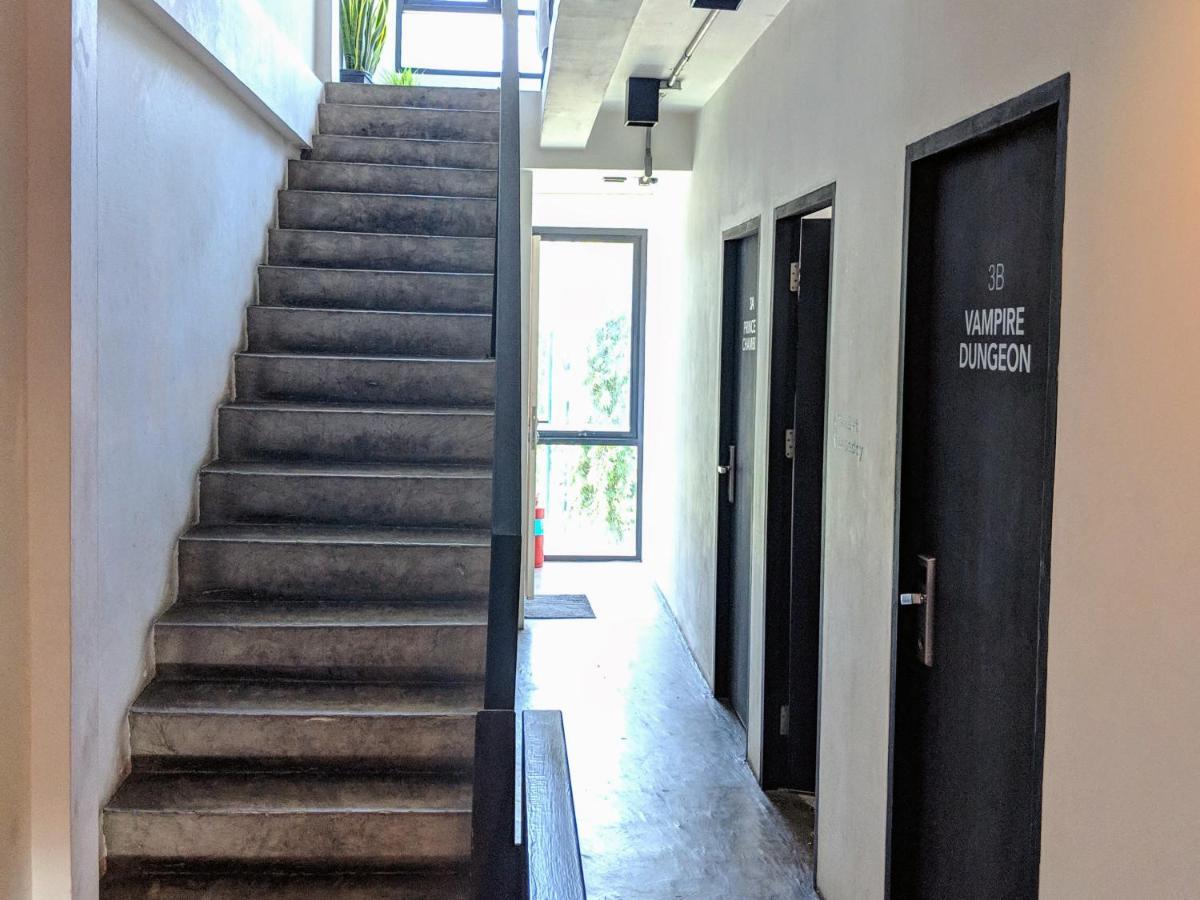 Holy Sheet Hostel Bangkok Exterior photo