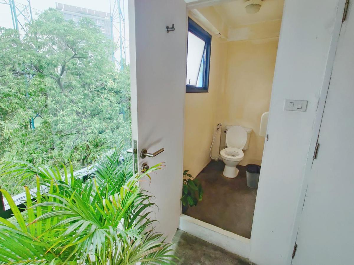Holy Sheet Hostel Bangkok Exterior photo
